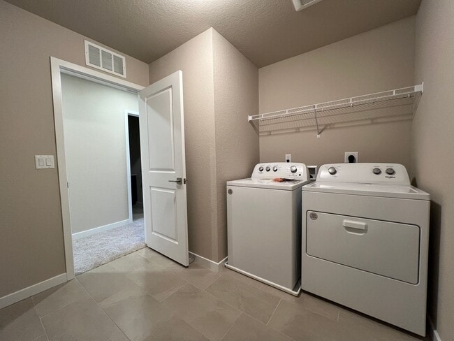 Building Photo - Brand New Townhome with fine finishes ready for you to enjoy. Great views!