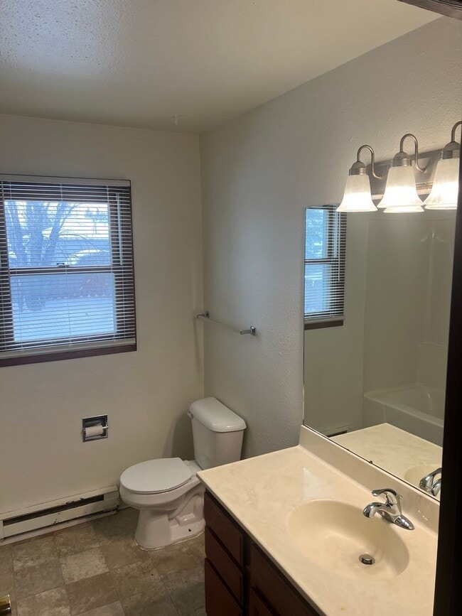 Building Photo - 723 S 25th St