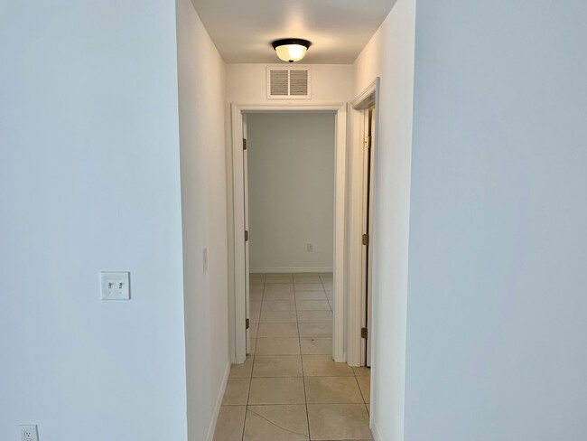 Building Photo - 141 Santa Barbara Blvd