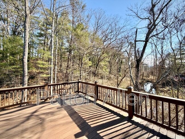 Building Photo - 689 New Haw Creek Rd