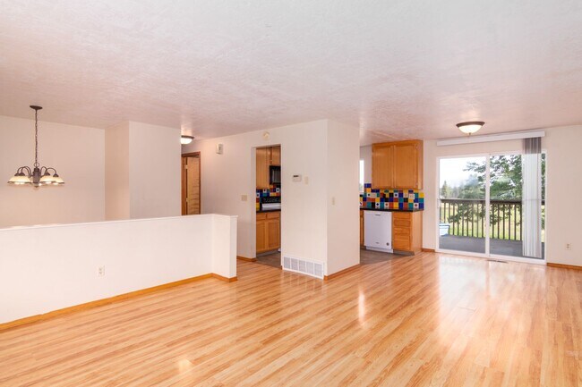 Building Photo - ***Coming soon July 15th***3 bedroom 2 bath next to EWU!!