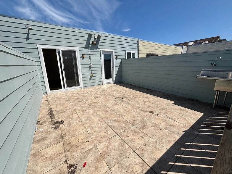 Building Photo - 265 Lobos St