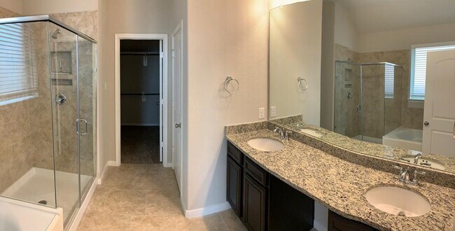 Building Photo - 4619 Grigio Pines Dr