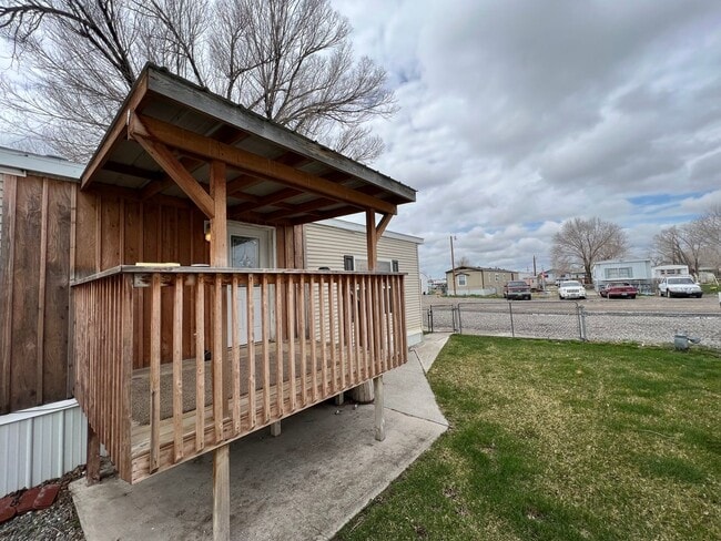Building Photo - 3 Bedroom 2 Bath High-End Mobile Home with...