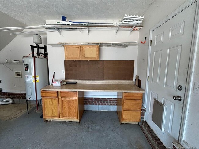 Building Photo - 7819 Rosewood Ave