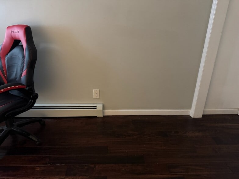 Building Photo - 12 S Lake Ave