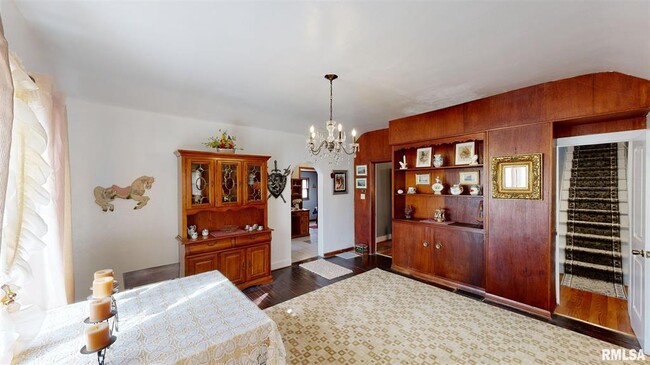 Dining Room Built-in shelves - 13321 N Princeville Jubilee Rd