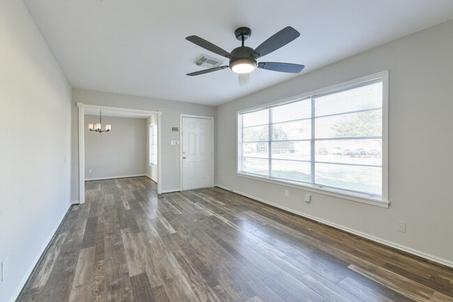 Building Photo - 1206 Houston Ave