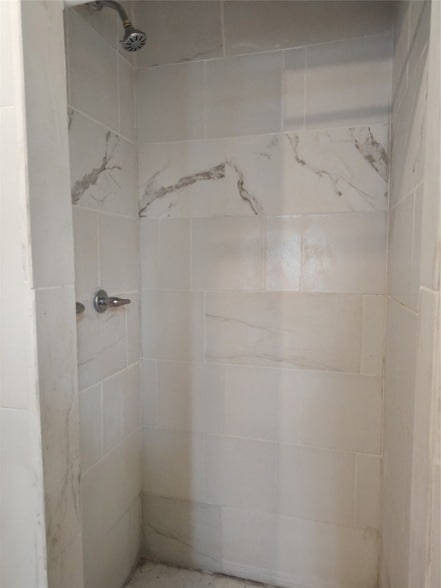 Building Photo - 527 W 6th St