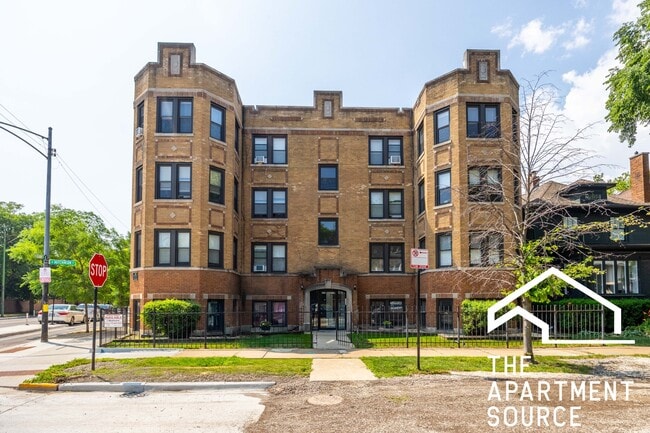 Building Photo - 1417 W Hutchinson St