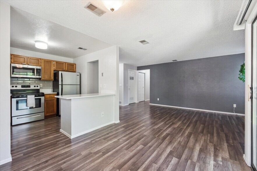 Building Photo - 10950 W Florida Ave