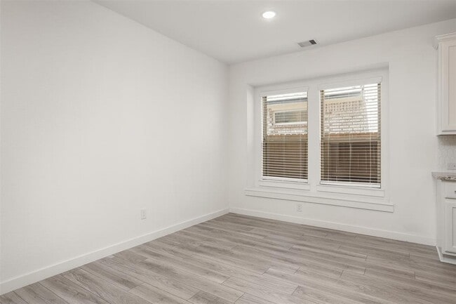 Building Photo - 13005 Blue Flora Dr
