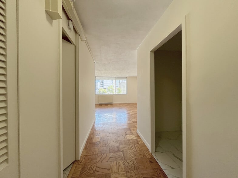 Building Photo - 75 Monmouth St