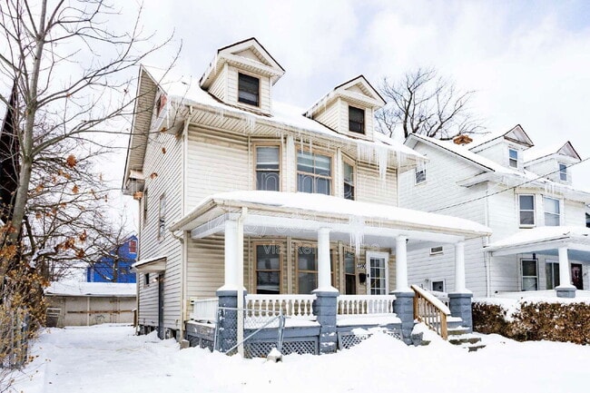 Building Photo - 3390 E 135th St