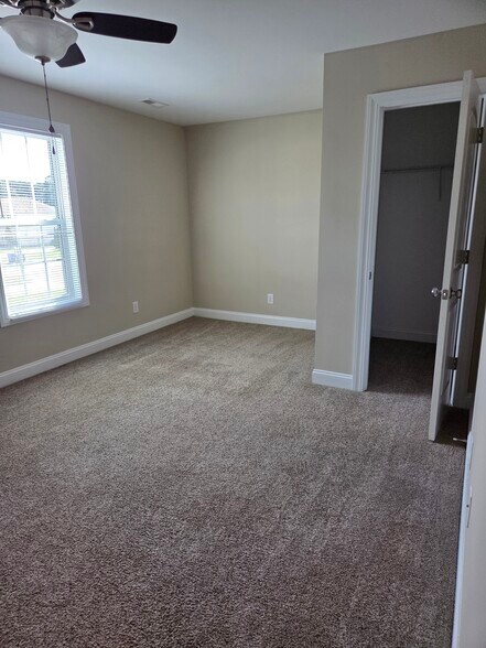 Building Photo - 3909 Granada Dr