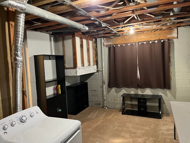 Building Photo - 2 Wimbledon Ln