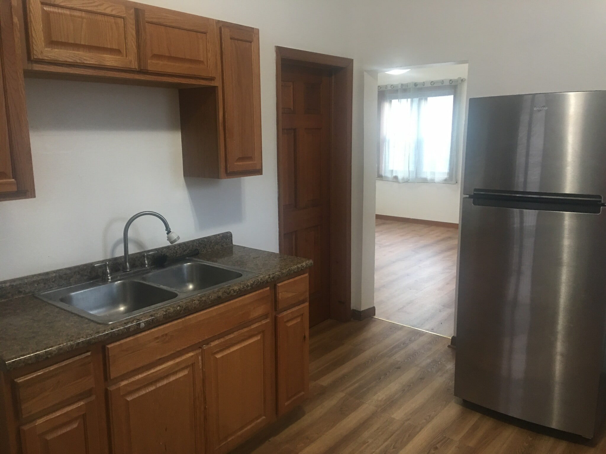 Kitchen looking toward living room - 911 S Carpenter St