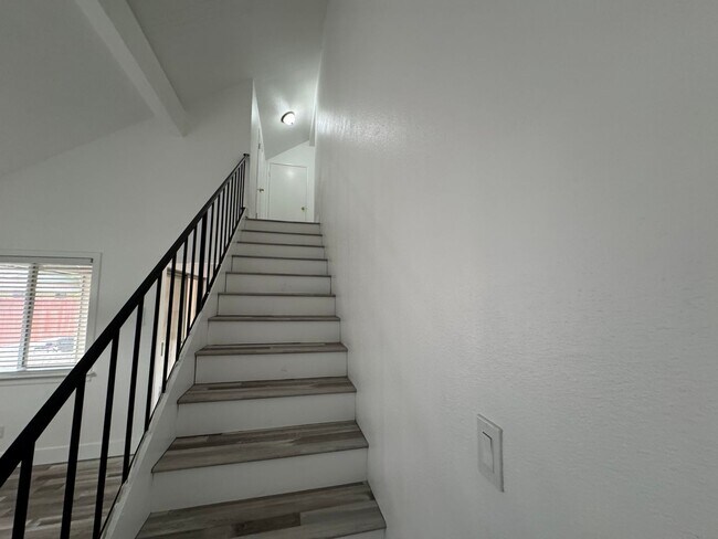 Building Photo - 2 bedroom 1.5 bathroom with large garage in Sparks. Washer and Dryer included!