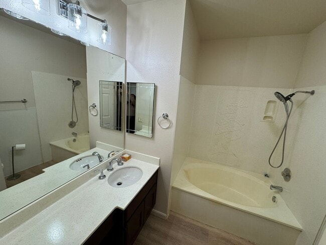 Building Photo - Mission Valley Area! Gorgeous and Cozy 1 Bedroom 1 full Bath! Ready For Rent Today!