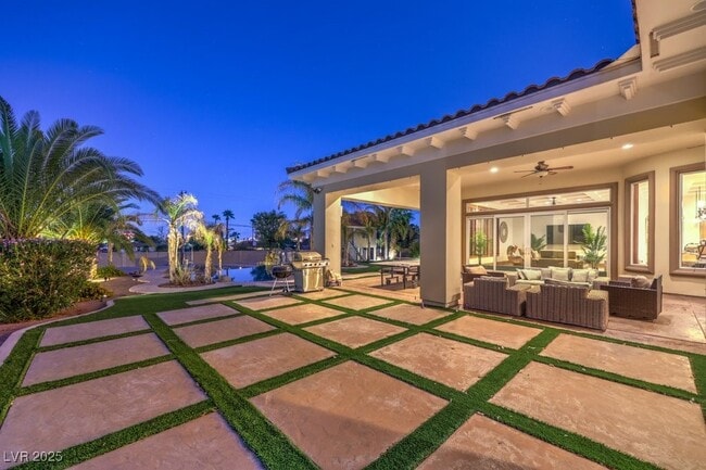 Building Photo - 2780 El Camino Rd