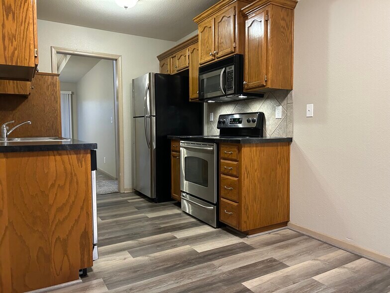 Kitchen - 1211 NW Ashley Ln