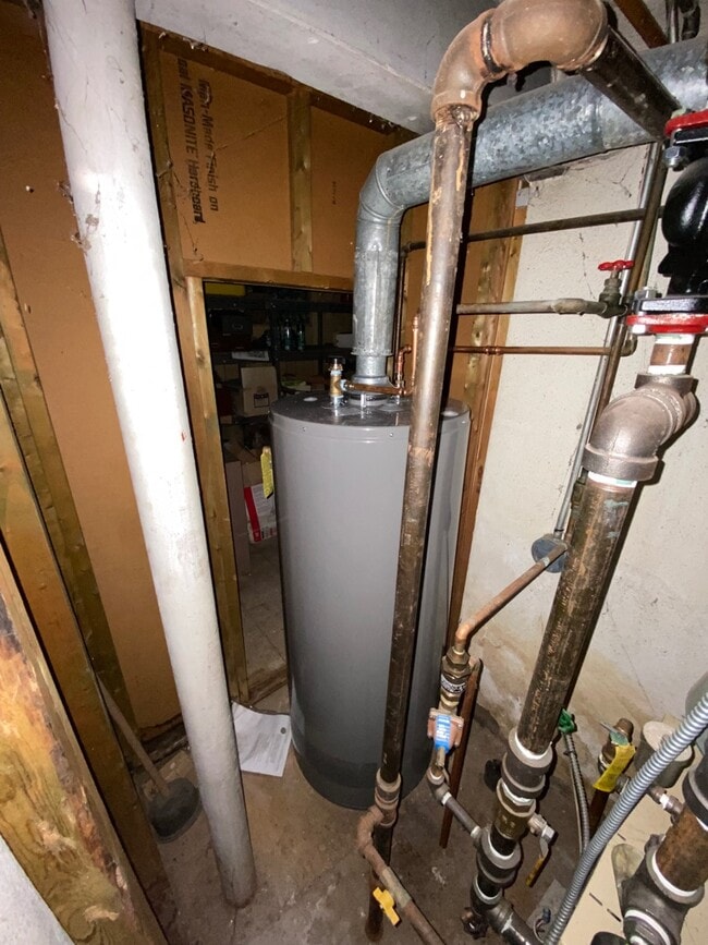 Building Photo - 43-45 Hall Avenue - 45