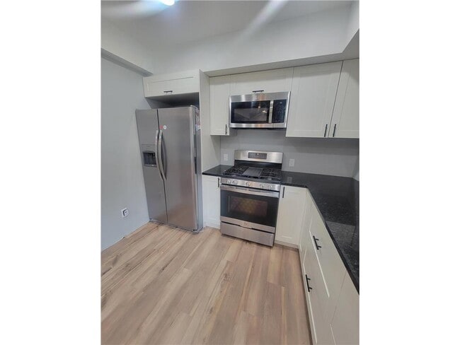 Building Photo - 47 6th Ave S