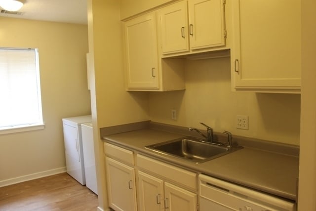 Building Photo - Two Bedroom Condo Steps to Coligny Beach