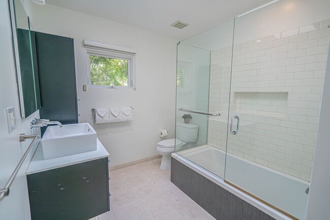 Building Photo - COMING SOON! 3 Bedroom Home for Rent in West Hollywood!