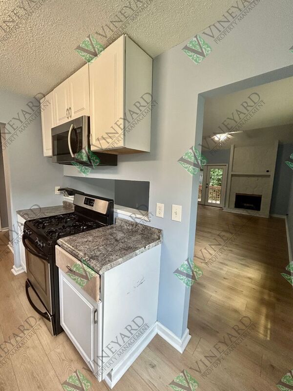 Building Photo - 1014 Falling Water Dr