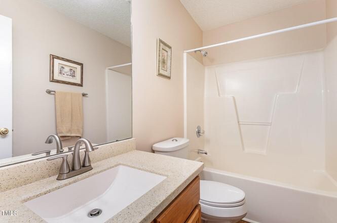 Building Photo - 105 Fox Den Ct