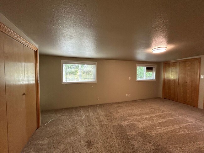 Building Photo - Stunning Views! Secluded 2 Bed, 1 Bath Gem!