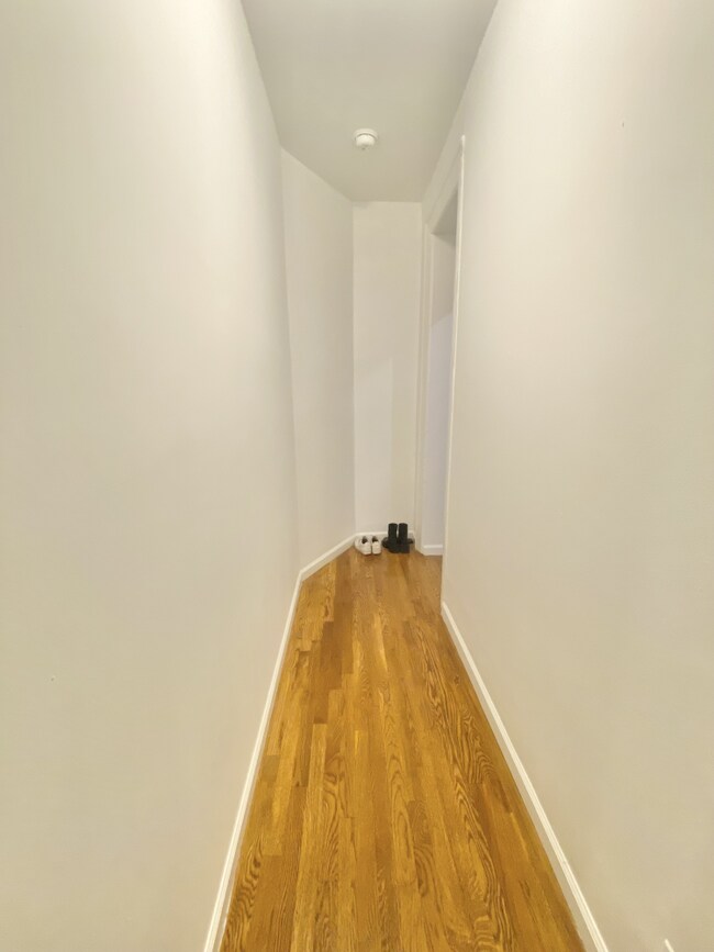 Building Photo - 413 E 70th St