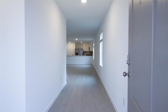 Building Photo - 1551 Sunset Ridge Dr