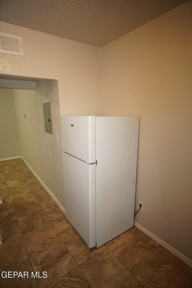 Building Photo - 2866 Grant Ave