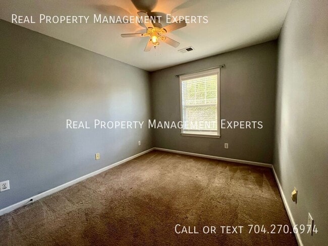 Building Photo - 10102 Old Carolina Dr