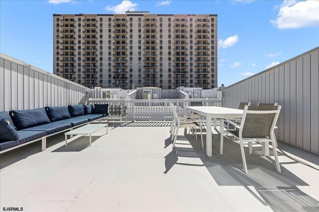 Building Photo - 9616 Pacific Ave