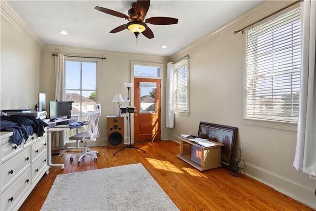 Building Photo - 6050 Laurel St