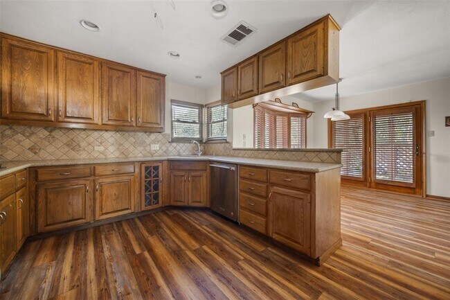 Building Photo - 6007 Ivy Hills Dr