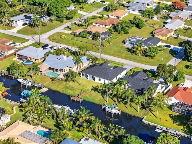 Building Photo - 632 SE Seahouse Dr