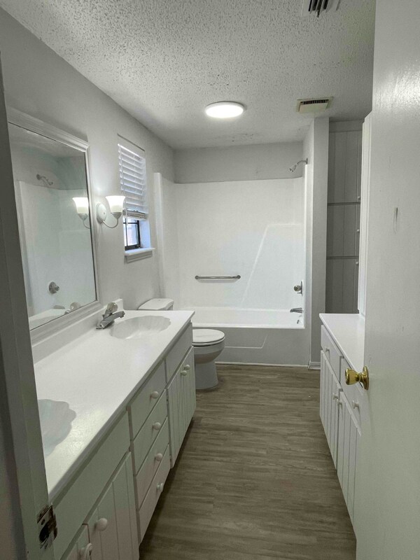 Building Photo - 205 E 22nd St