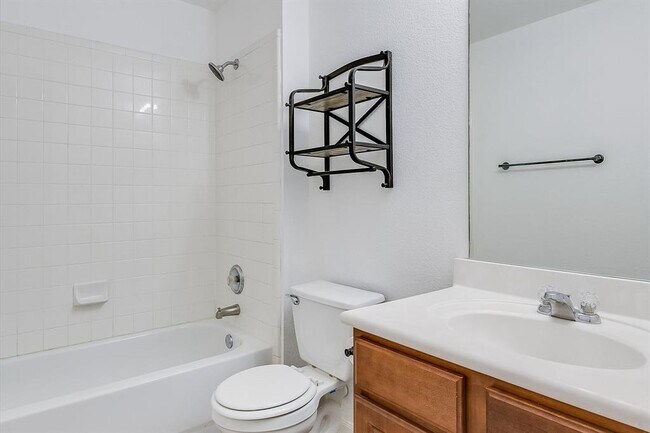 Building Photo - 702 Bent Wood Pl