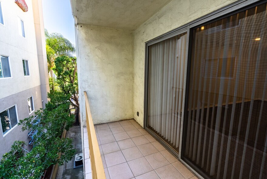 Interior Photo - 312 S Willaman Dr