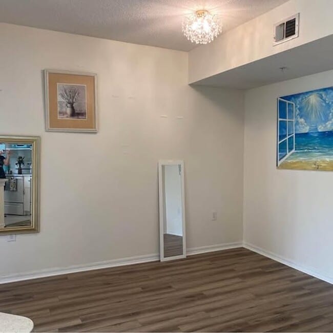 Building Photo - 5601 Bentgrass Dr