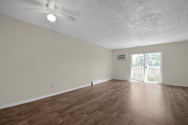 Building Photo - 2 Bedroom Townhouse w/Basement Apartment
