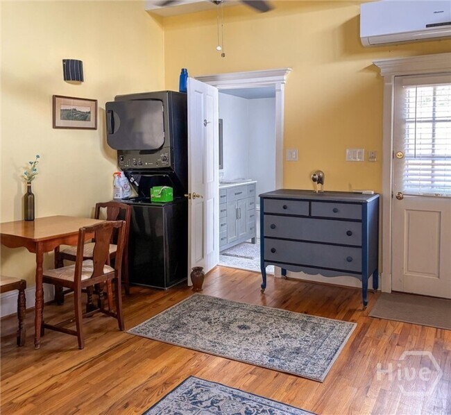 Building Photo - 526 E Charlton St