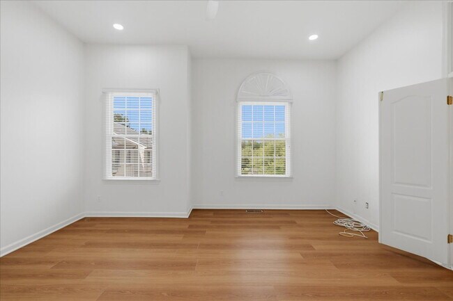 Building Photo - Elegant Corner-Lot Home with Spacious Living in Great Oak