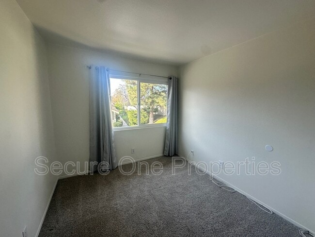 Building Photo - 491 Serento Cir