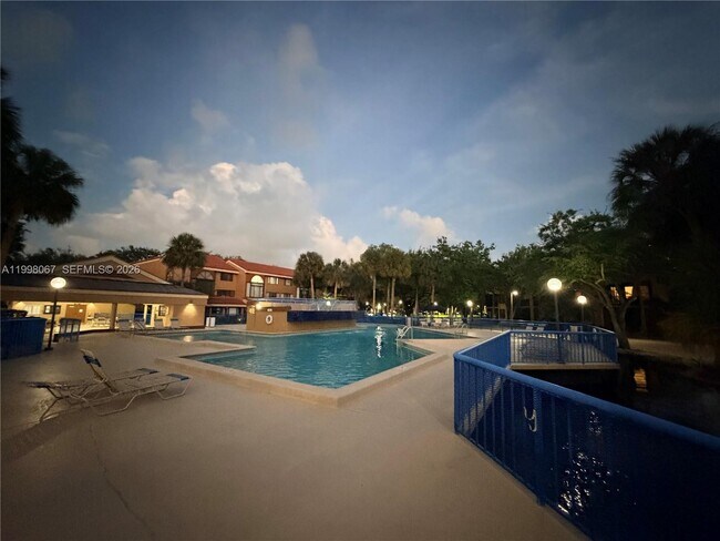 Building Photo - 15405 N Miami Lakeway