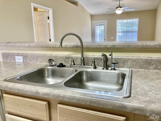 Building Photo - 2470 Trailwood Dr